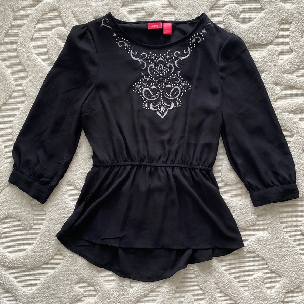 Buckle dress shirt with sequence